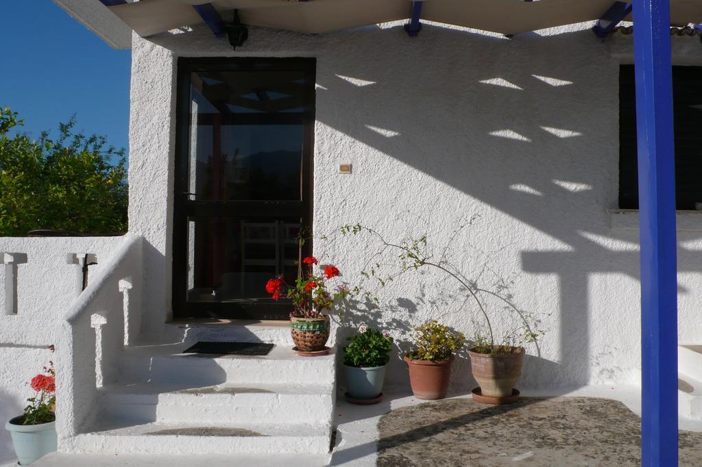 Apartamento Stefanos Garden Arménoi Habitación foto